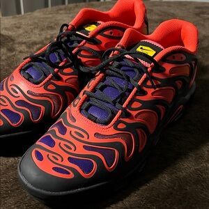 Nike Men's Red and Black Sneakers TN 10 Nike Air